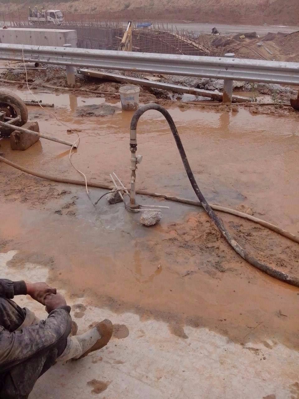 鹤城路基压密注浆